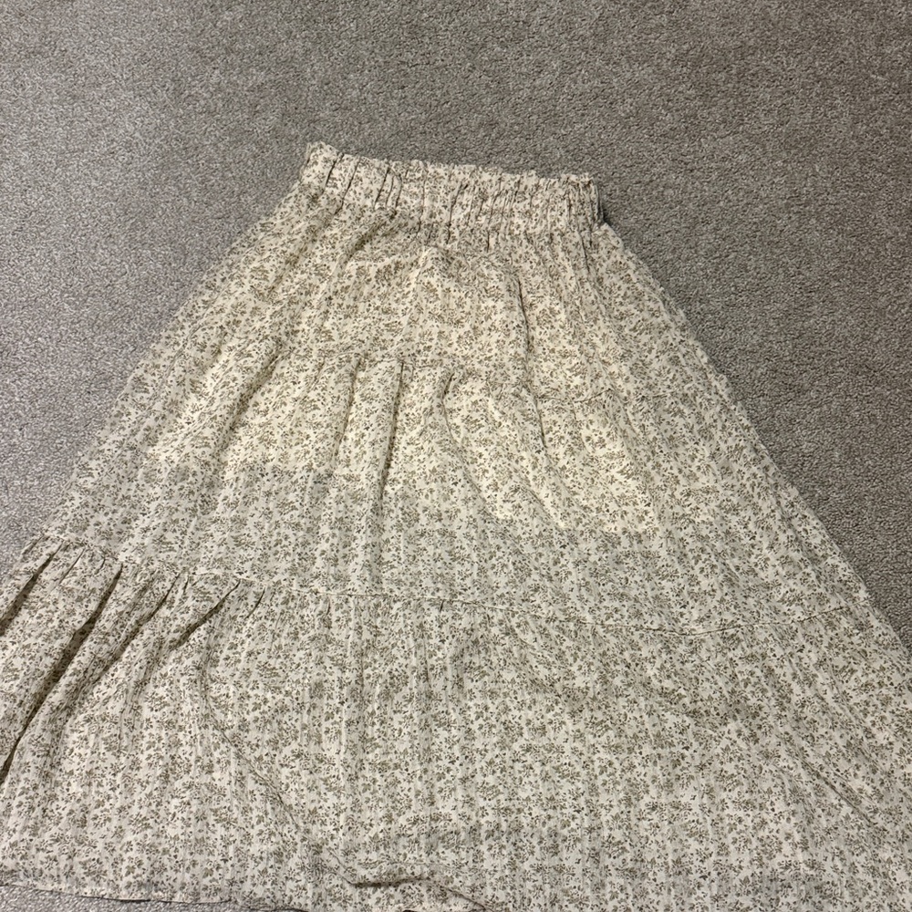Chic Cream Floral Maxi Skirt